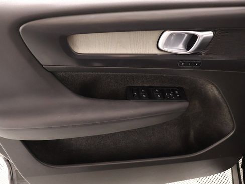 Used 2023 Volvo XC40 B4 Plus image 16