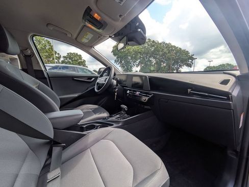 Used 2025 Kia Niro LX FWD image 31