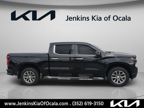 Used 2020 Chevrolet Silverado 1500 High Country w/ Technology Package AWD/4WD image 2