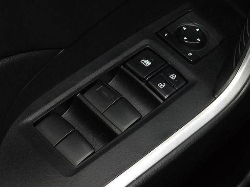 Used 2020 Toyota RAV4 XLE image 18