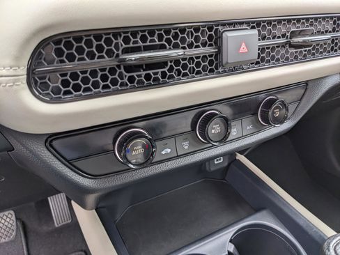 Used 2023 Honda HR-V LX image 17