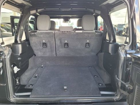 Certified 2025 Jeep Wrangler Unlimited Sahara w/ Safety Group AWD/4WD image 19