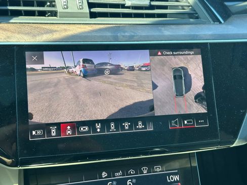 Used 2019 Audi e-tron Prestige AWD/4WD image 32