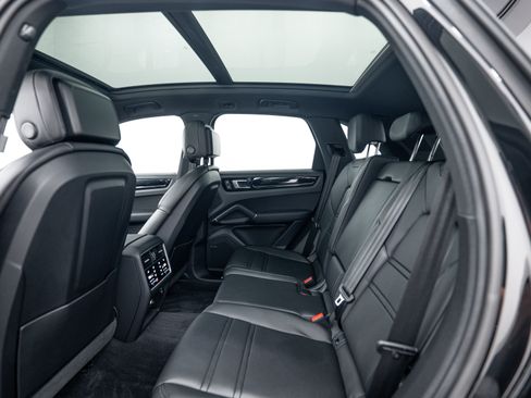 Certified 2023 Porsche Cayenne S AWD/4WD image 22