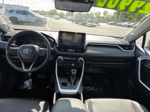 Used 2022 Toyota RAV4 XLE Premium AWD/4WD image 31