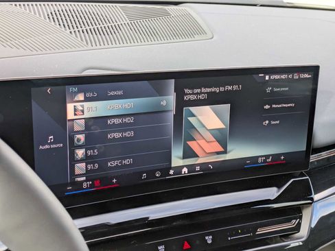 Used 2025 BMW 530i xDrive w/ Premium Package image 32