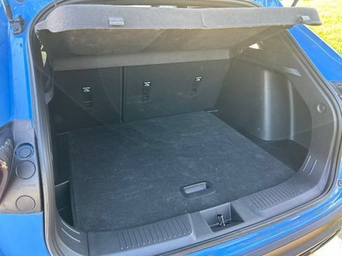 Used 2024 Chevrolet Trax RS w/ Sunroof Package FWD image 11