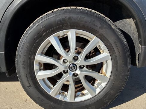 Used 2017 Nissan Rogue SV w/ SV Premium Package image 11