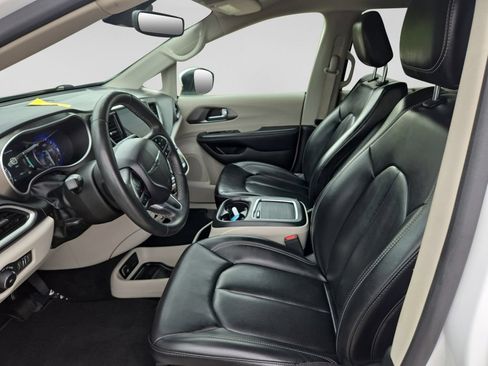 Used 2023 Chrysler Pacifica Touring-L FWD image 22