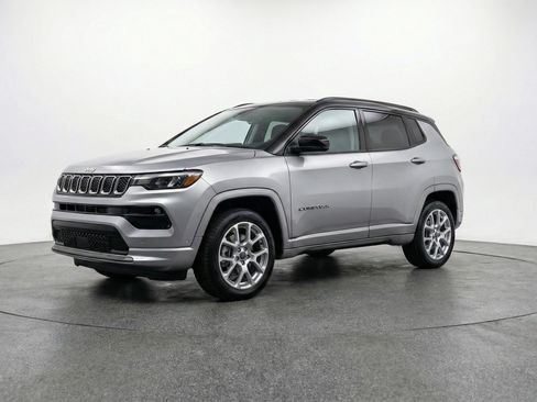 Used 2025 Jeep Compass Limited image 3