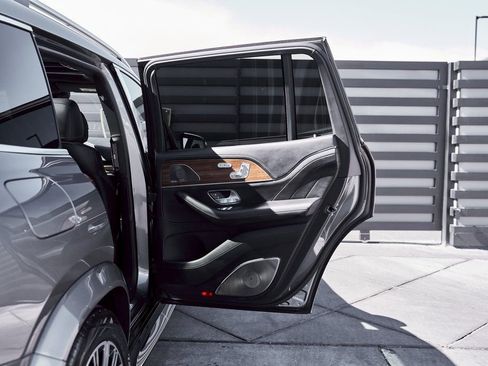 Used 2025 Mercedes-Benz Maybach GLS 600 4MATIC image 27