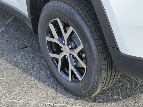 New 2025 Jeep Grand Cherokee Limited image 9