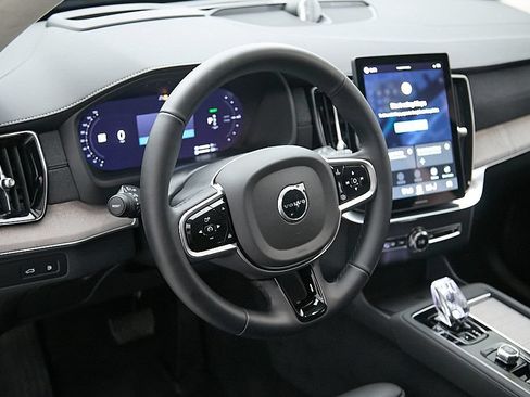 Certified 2025 Volvo XC90 T8 Ultra AWD/4WD image 13