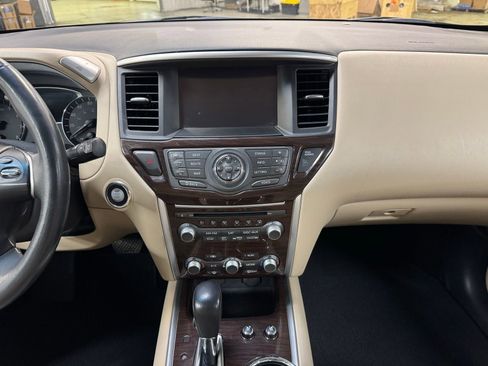 Used 2016 Nissan Pathfinder Platinum image 18