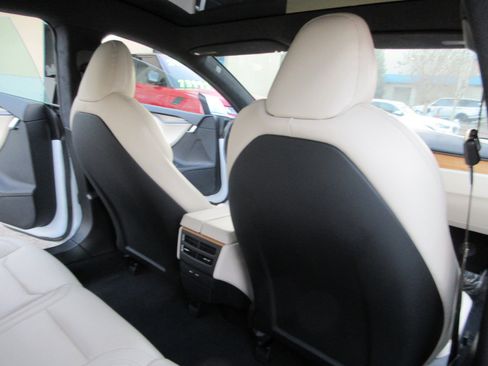 Used 2020 Tesla Model S Long Range Plus image 32