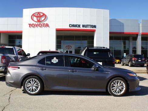 Used 2018 Toyota Camry XLE image 1