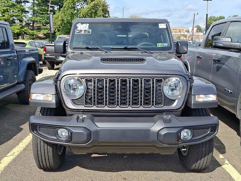 New 2025 Jeep Gladiator Sport image 2