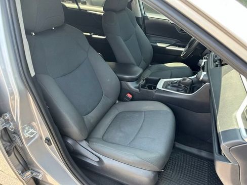 Used 2022 Toyota RAV4 LE AWD/4WD image 11