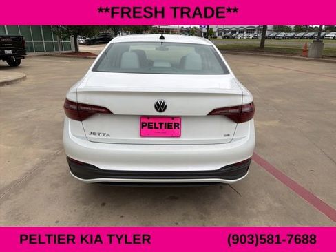 Used 2023 Volkswagen Jetta SE w/ Panoramic Sunroof Package image 10