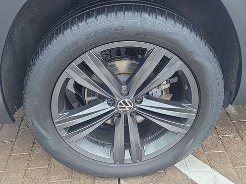 Certified 2022 Volkswagen Atlas SEL R-Line image 32