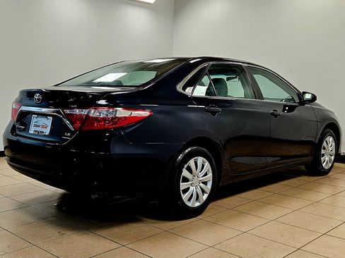 Used 2017 Toyota Camry LE image 4