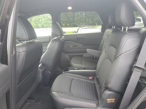 Used 2025 Nissan Pathfinder Rock Creek AWD/4WD image 9