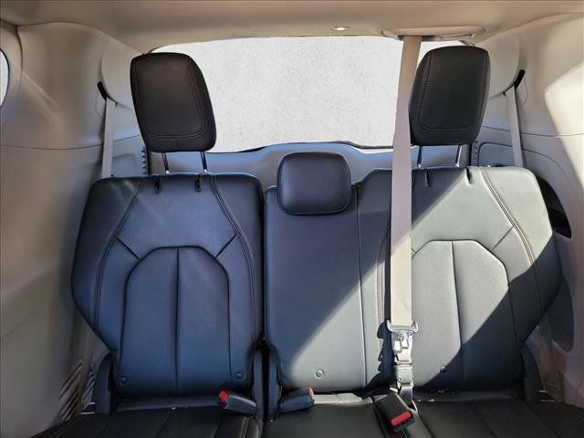 Used 2018 Chrysler Pacifica Touring-L Plus w/ Advanced Safetytec Group FWD image 17