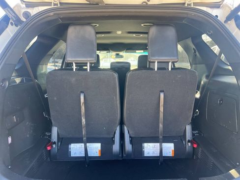 Used 2018 Ford Explorer XLT w/ Equipment Group 202A AWD/4WD image 15