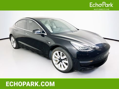 Used 2019 Tesla Model 3 Standard Range image 1