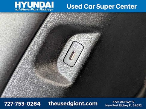 Certified 2025 Hyundai Palisade SEL FWD image 19
