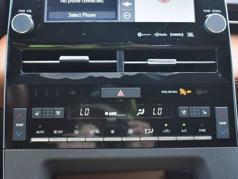 Used 2020 Toyota Avalon Limited w/ Advanced Safety Package FWD image 39
