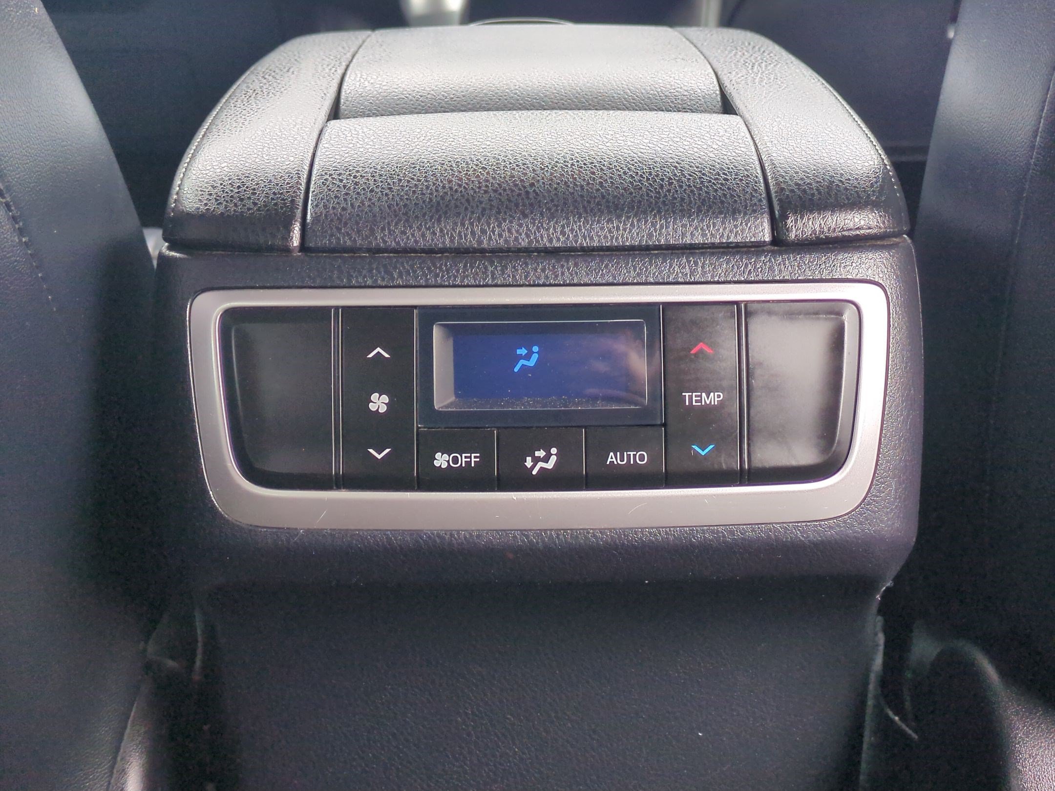 Used 2015 Toyota Highlander XLE FWD image 30