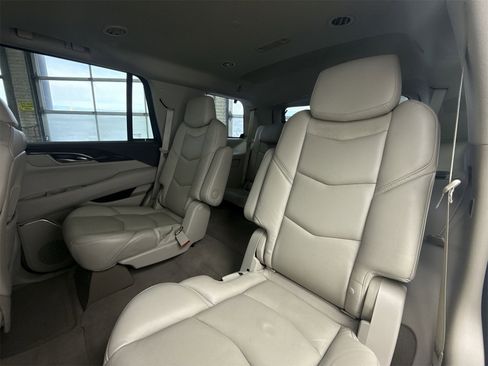 Used 2016 Cadillac Escalade Luxury image 31