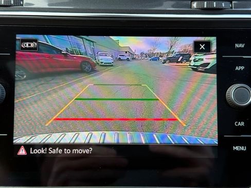 Certified 2022 Volkswagen Tiguan SEL R-Line image 19