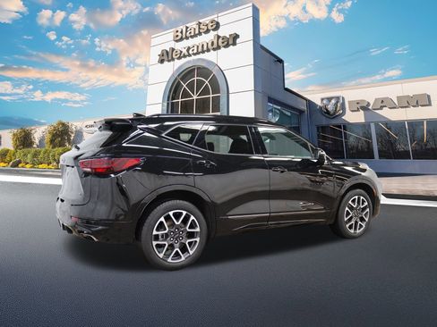 Used 2025 Chevrolet Blazer RS image 3