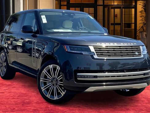 New 2025 Land Rover Range Rover SE image 3