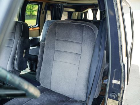 Used 1988 Chevrolet G20 RWD image 41