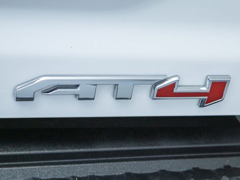 Certified 2023 GMC Canyon AT4 w/ AT4 Premium Package AWD/4WD image 30