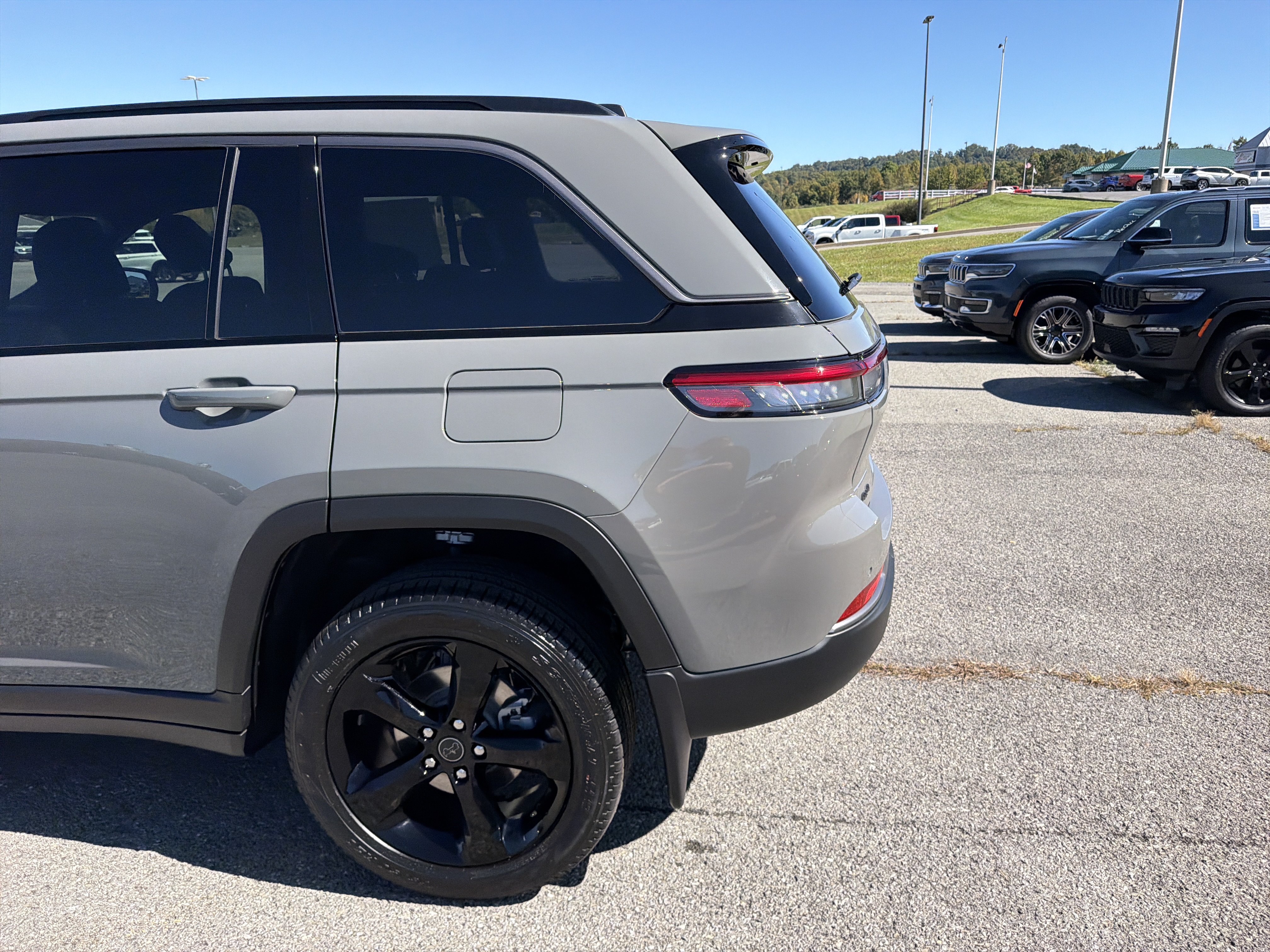 New 2027 Jeep Grand Cherokee Limited AWD/4WD image 9