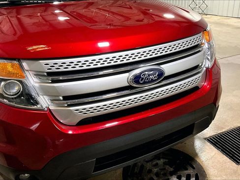 Used 2015 Ford Explorer XLT w/ Equipment Group 202A FWD image 10
