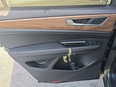 New 2026 Volkswagen Atlas SE FWD image 9