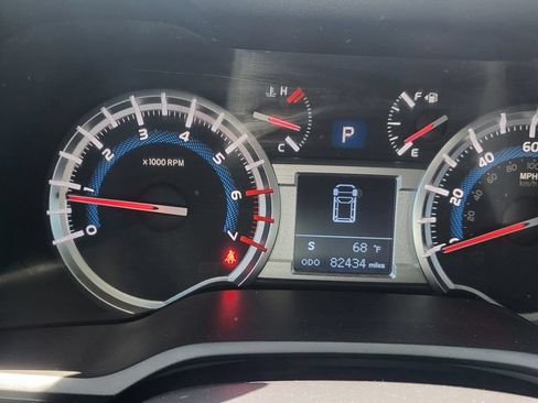 Used 2018 Toyota 4Runner SR5 AWD/4WD image 29
