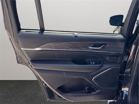 Used 2021 Jeep Grand Cherokee L Overland w/ Luxury Tech Group IV image 43