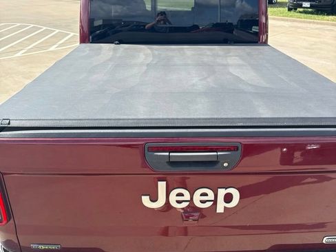 Used 2022 Jeep Gladiator Overland w/ Cold Weather Group AWD/4WD image 14