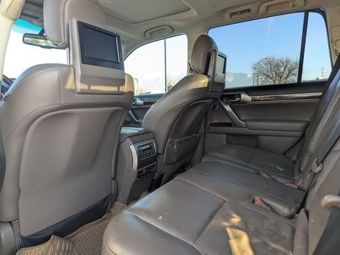 Used 2010 Lexus GX 460 image 32