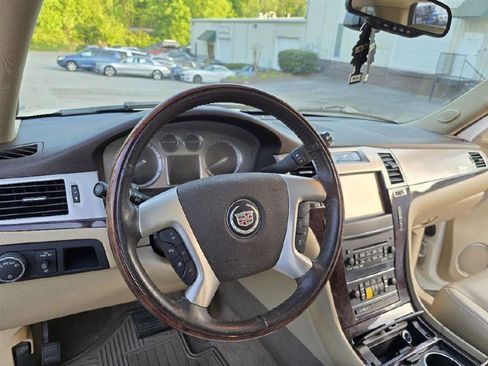 Used 2013 Cadillac Escalade ESV Luxury image 20