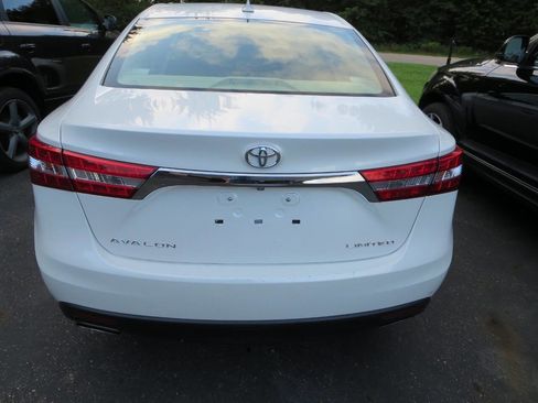 Used 2014 Toyota Avalon Limited image 25