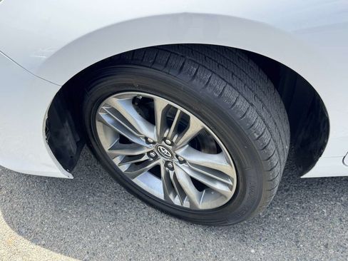 Used 2017 Toyota Camry SE w/ Moonroof Package FWD image 33