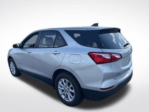 Used 2021 Chevrolet Equinox LS w/ LS Convenience Package image 3