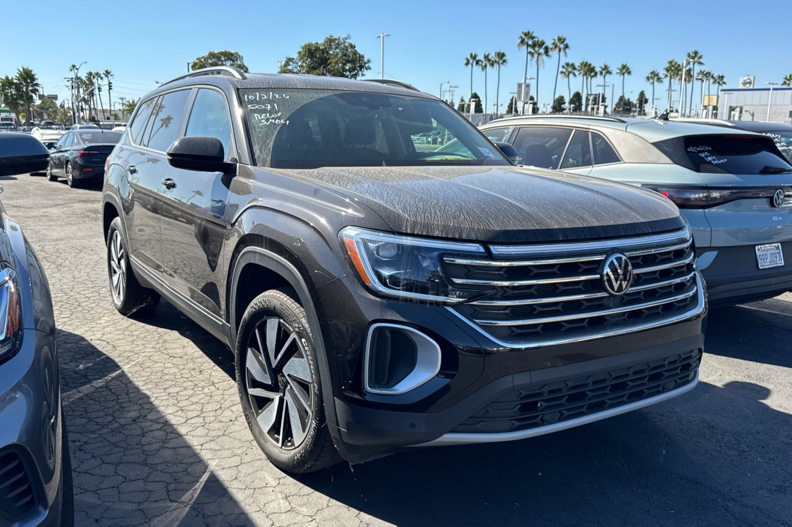 Used 2024 Volkswagen Atlas SE FWD image 2